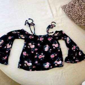 American Eagle cold shoulder floral crop top